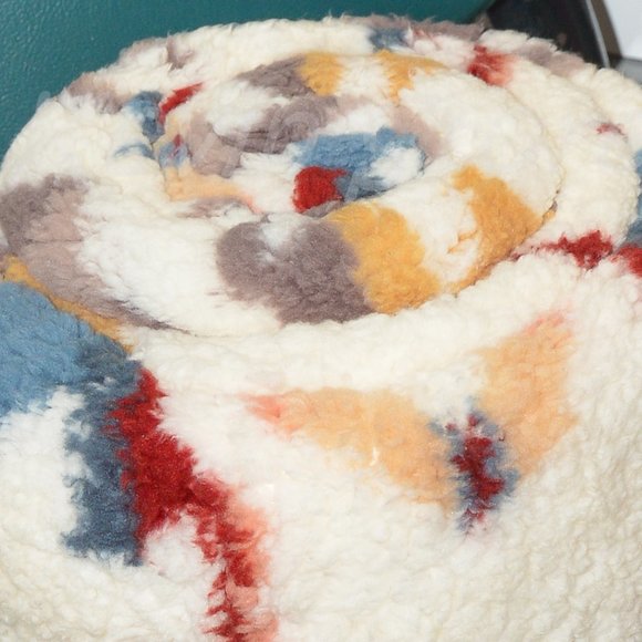 twin size Pendleton Sherpa Fleece Blanket White - Picture 4 of 4